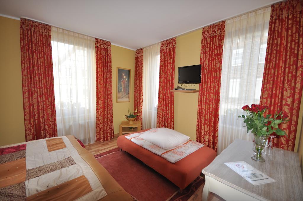 Hotel Restaurant "Athen" Munstermaifeld ภายนอก รูปภาพ