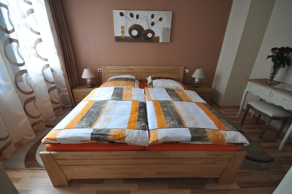 Hotel Restaurant "Athen" Munstermaifeld ภายนอก รูปภาพ
