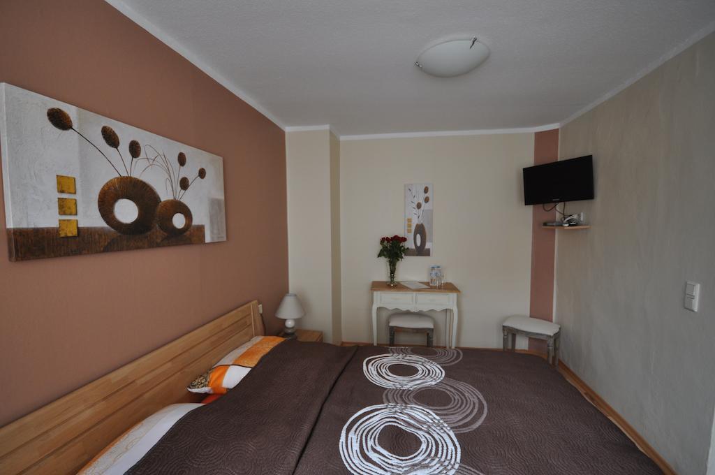 Hotel Restaurant "Athen" Munstermaifeld ภายนอก รูปภาพ